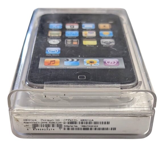Apple iPod Touch A1288 Black/Chrome 32GB CIB w/ Charger Manual Sticker - Picture 6 of 15